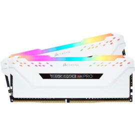 Das Bild zeigt zwei RAM-Module (Random Access Memory) des Typs 'DIMM 16 GB DDR4-3600 (2x 8 GB) Dual-Kit' vom Hersteller Corsair, speziell aus der Vengeance RGB Pro Serie. Diese Arbeitsspeichermodule sind für die Verwendung in Computern konzipiert, um dem System temporären Speicher zur Verfügung zu stellen, was für die Ausführung von Programmen und das Betriebssystem essentiell ist. Die Module sind weiß und verfügen über eine auffällige RGB-Beleuchtung an der Oberseite, die farblich durch Software angepasst werden kann. Der Zweck des Bildes besteht darin, das Design, die RGB-Beleuchtung und die Markenidentität der Speichermodule zu zeigen.