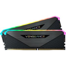 Das Bild zeigt zwei Corsair Vengeance RGB RT 32 GB DDR4-4600 Arbeitsspeicher-Module mit bunten RGB-Beleuchtungen an den Oberseiten. Der Arbeitsspeicher ist für den Einbau in kompatible Motherboards in Computersystemen vorgesehen, um die Speicherkapazität und Geschwindigkeit zu erhöhen. Die Module sind nebeneinander angeordnet und zeigen das stilisierte Vengeance-Logo sowie die Beschriftung "RT" auf schwarzem Grund mit einem texturierten Muster.