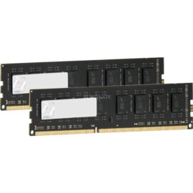 Das Bild zeigt zwei RAM-Module DIMM 8 GB DDR3-1333 als Dual-Kit, die für die Erweiterung des Arbeitsspeichers in Computern verwendet werden. Sie verfügen über vergoldete Kontakte am unteren Rand und sind mit mehreren integrierten Schaltkreisen ausgestattet, die für die Speicherung von Daten zuständig sind, wenn der Computer eingeschaltet ist.