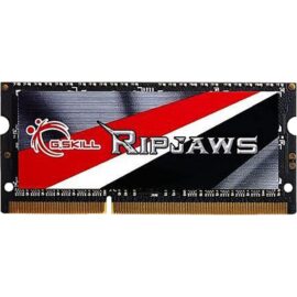 Das Bild zeigt einen SO-DIMM 4 GB DDR3-1600 Arbeitsspeicherriegel des Herstellers G.Skill aus der Ripjaws-Serie. Zu erkennen ist das typische Design von Laptop-RAM mit freiliegenden Speicherchips und einem auffälligen Ripjaws-Aufkleber, der das Markenzeichen der Produktserie darstellt. Dieses Bild dient vermutlich dazu, das Aussehen und die Marke des Speichermoduls im Kontext eines Testberichts oder einer Produktvorstellung hervorzuheben.