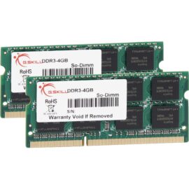 Das Bild zeigt zwei SO-DIMM 8 GB DDR3-1066 Arbeitsspeichermodule (jedes mit 4 GB Kapazität) für den Einsatz in Laptops oder kompakten PC-Systemen. Die Module sind als Teil eines Dual-Kits konzipiert, das die parallele Nutzung beider Riegel für verbesserte Leistung ermöglicht. Sie verfügen über grüne Leiterplatten sowie Aufkleber, die Informationen zu Marke, Typ, Größe und Seriennummer bieten.