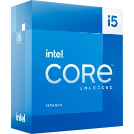 Das Bild zeigt die Verpackung des Intel® Core™ i5-13600K Prozessors. Auf einem blau hinterlegten Kasten steht groß der Name "Intel" mit "Core" darunter und das "i5" Kennzeichen, welches die Produktserie angibt. Zusätzlich ist das "Unlocked" Symbol zu erkennen, das darauf hindeutet, dass der Prozessor übertaktbar ist. In der Ecke ist das Badge für die 13. Generation zu sehen, was auf die Generation des Prozessors hinweist. Der Zweck des Bildes ist es, den Intel® Core™ i5-13600K Prozessor visuell zu präsentieren und seine Identifikation als übertaktbaren Prozessor der 13. Generation kenntlich zu machen.