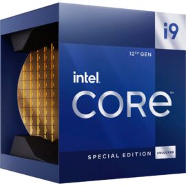 Das Bild zeigt die Verpackung des Core™ i9-12900KS Prozessors, einer Special Edition und unlocked Version, aus der 12. Generation der Intel® Alder Lake-Serie. Auf der blauen Verpackung ist der Schriftzug "intel CORE i9" deutlich sichtbar, zusammen mit dem Hinweis auf die 12. Generation und den Zusatz "SPECIAL EDITION UNLOCKED". Im Hintergrund ist ein teilweise sichtbarer, goldfarbener Prozessor-Chip abgebildet. Der Zweck des Bildes ist es, das Produkt und seine charakteristischen Eigenschaften zu präsentieren.