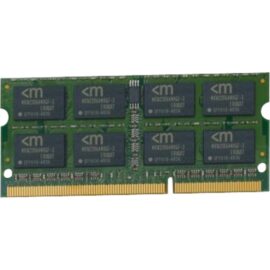 Das Bild zeigt einen SO-DIMM 2 GB DDR3-1333 Arbeitsspeicherriegel, der speziell für den Einsatz in Laptops oder kompakten Computern konzipiert ist. Der Arbeitsspeicher verfügt über mehrere integrierte Schaltkreise auf einer grünen Leiterplatte mit einer goldfarbenen Kontaktleiste am unteren Rand, welche zum Einsetzen in den entsprechenden Speichersteckplatz des Computers dient. Der Zweck dieses Bildes ist es, das Aussehen und die Bauform des Speichermoduls zu veranschaulichen, damit potenzielle Käufer die Kompatibilität mit ihren Geräten überprüfen können.