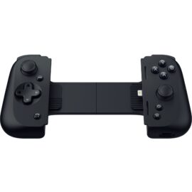 Das Bild zeigt das Kishi V2 Gamepad für iPhone, ein tragbares und ausziehbares Gamepad, das speziell für die Verwendung mit einem iPhone entwickelt wurde. Es ist in der Mitte ausdehnbar, um ein Smartphone einzufügen, und verfügt über die üblichen Gaming-Kontrolltasten: ein D-Pad auf der linken Seite sowie A-, B-, X-, und Y-Tasten auf der rechten Seite. Zusätzlich befinden sich zwei Analogsticks und weitere Knöpfe auf dem Gamepad, die für verschiedene Spielefunktionen genutzt werden können. Das Gamepad ist darauf ausgerichtet, die mobile Spiel-Erfahrung ähnlich gestalten zu lassen wie bei traditionellen Konsolencontrollern, um präzisere Steuerung und ein verbessertes Spielerlebnis zu ermöglichen.