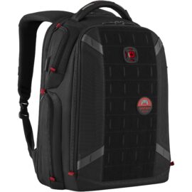 Das Bild zeigt einen PlayerOne Rucksack in der Farbe Schwarz. Der Rucksack weist mehrere Fächer auf, die mit Reißverschlüssen gesichert sind, sowie gepolsterte Schultergurte für zusätzlichen Tragekomfort. Auf der Vorderseite des Rucksacks sind ein markantes Logo und reflektierende Elemente sichtbar, die sowohl zur Ästhetik als auch zur Sicherheit bei schlechten Lichtverhältnissen beitragen. Die robuste Bauweise und das Design des Rucksacks deuten darauf hin, dass er für den Transport von elektronischen Geräten wie Laptops und Zubehör geeignet ist, was für Gamer oder Personen, die viel Technik transportieren, ideal sein könnte.